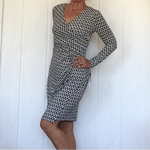 CALVIN KLEIN BLACK WHITE FAUX WRAP DRESS SIZE 4 NWT - Picture 2 of 13